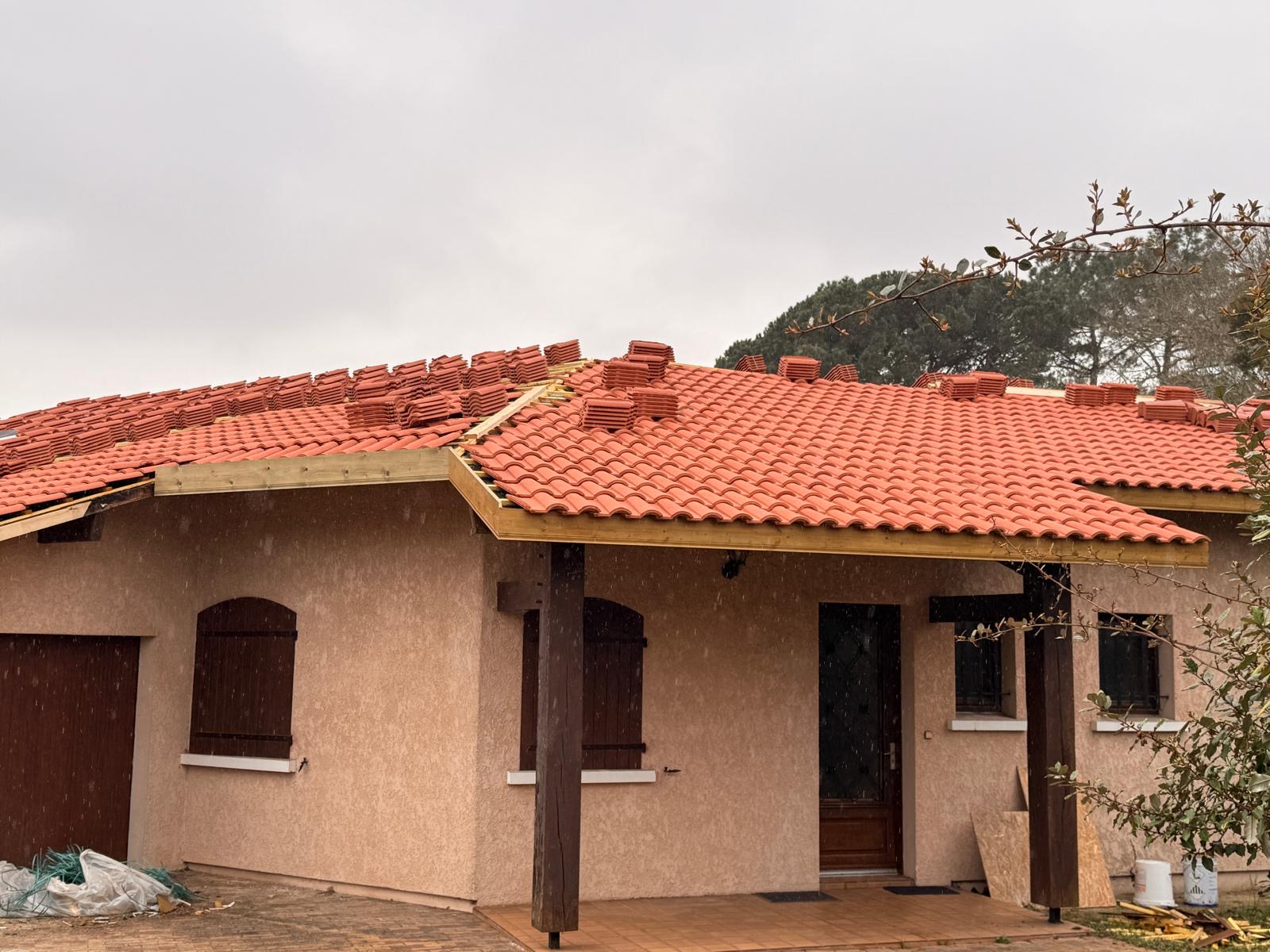 Rénovation complète d’une maison à Léon (40) : toiture, charpente, isolation et façade dce9ab8f-dc68-4bac-ad74-485678d5efe2